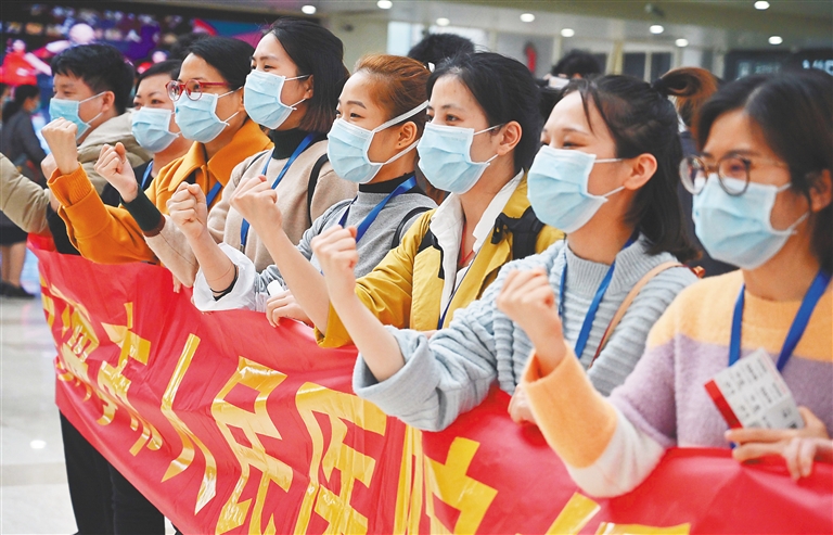 海南援鄂第三批醫(yī)療隊百名護(hù)士馳援湖北 海南白衣天使再出征