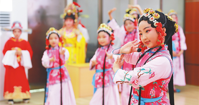瓊劇進(jìn)校園