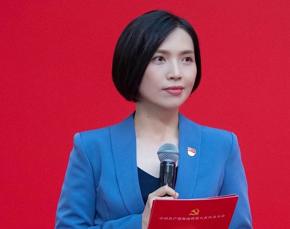中共海南省委宣傳部新聞發(fā)布處處長(zhǎng)、新聞發(fā)言人向向