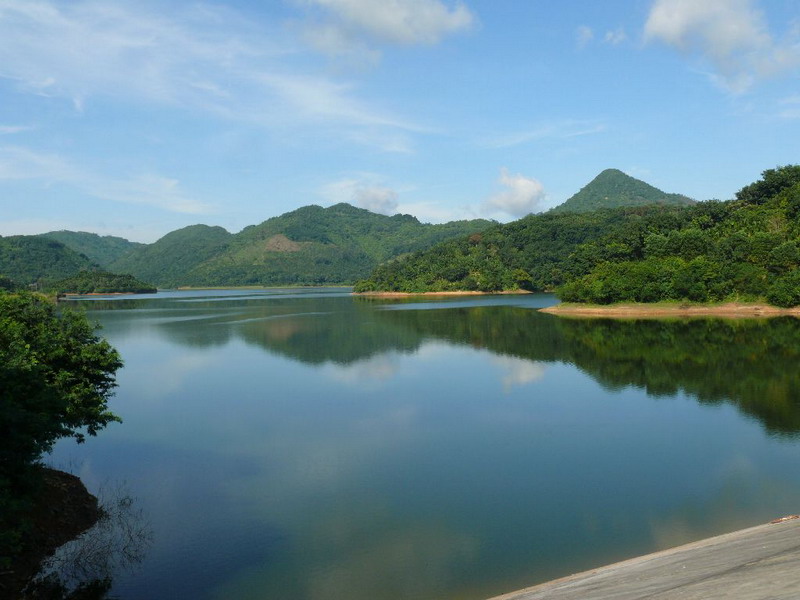 《湖光山色》母瑞山