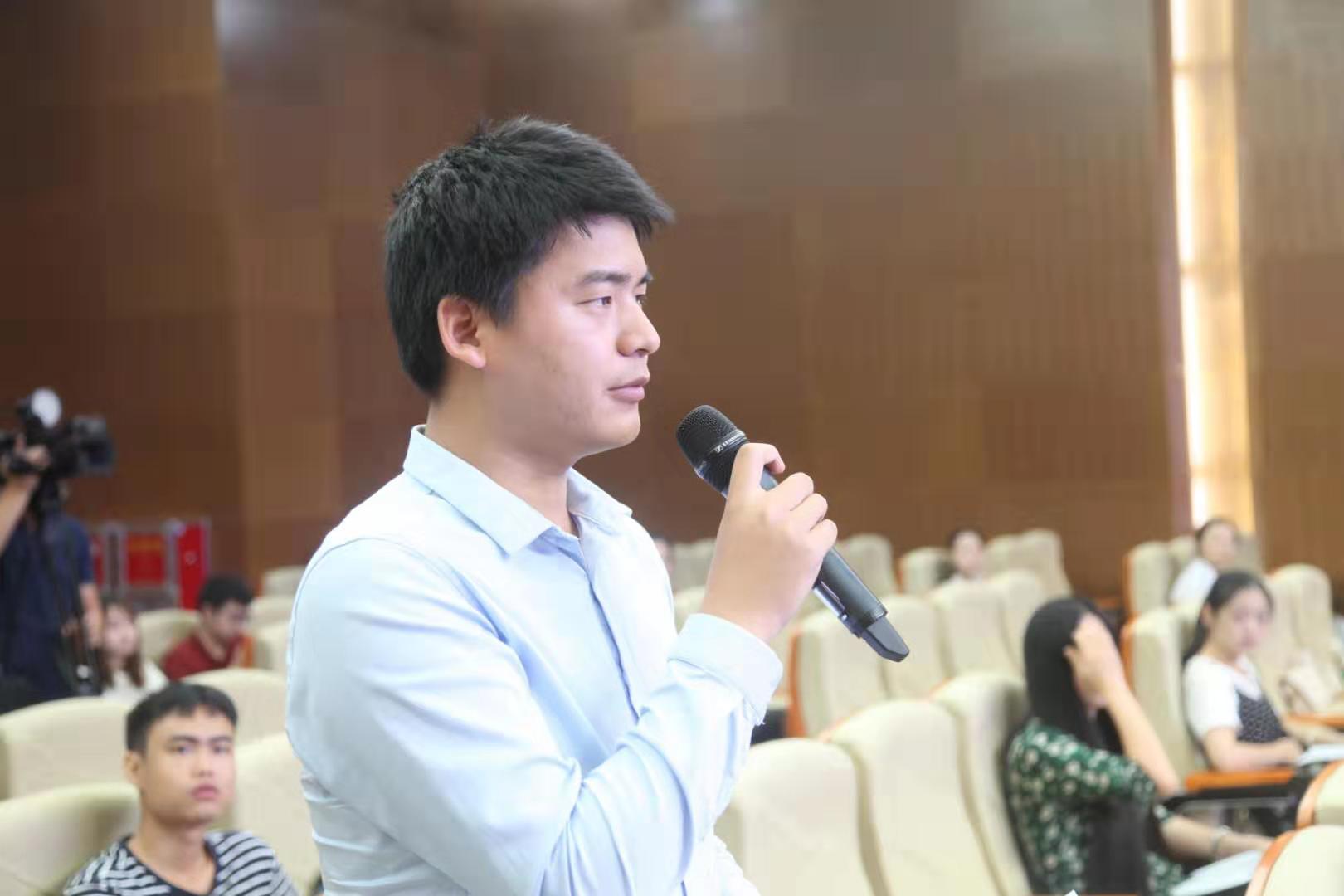 海南日?qǐng)?bào)記者提問