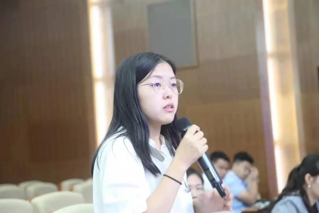 海南日?qǐng)?bào)記者提問(wèn)