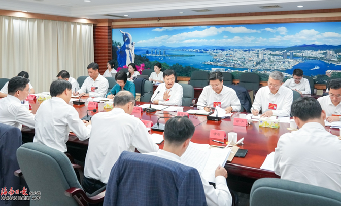 劉小明參加省委八屆七次全會(huì)分組討論