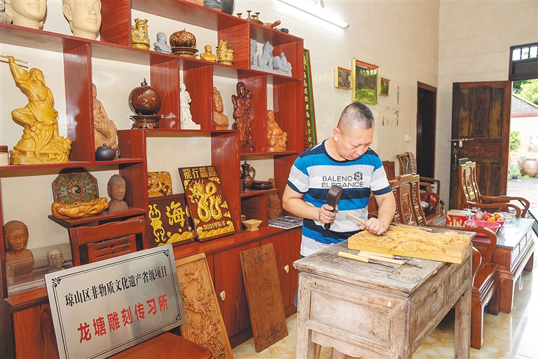潛心創(chuàng)作 傳承非遺