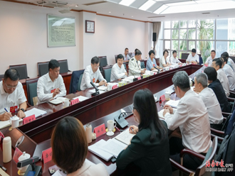 劉小明參加省委八屆七次全會(huì)分組討論