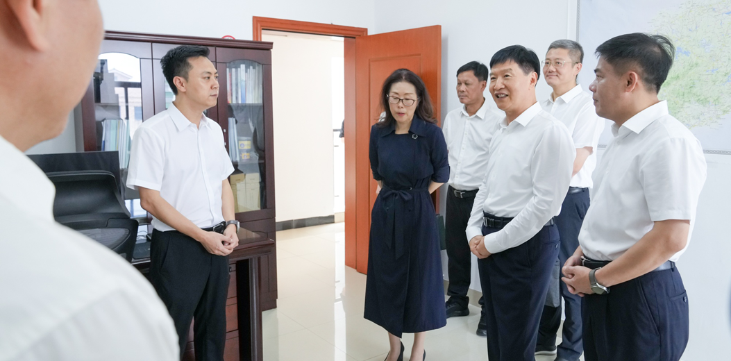 劉小明在省水務(wù)廳調(diào)研
