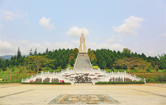 巍巍五指山 獵獵紅旗揚(yáng)