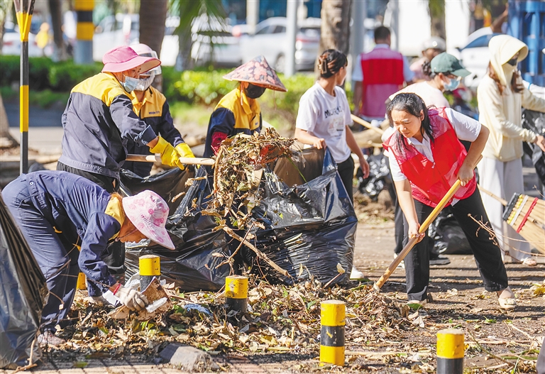 ?？谌駝?dòng)員、全民動(dòng)手、全城參與，路面清理“殲滅戰(zhàn)”進(jìn)入最后沖刺